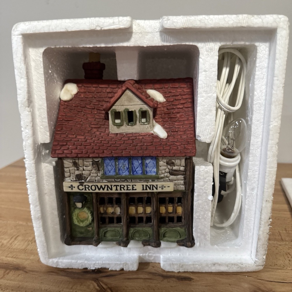 Vintage Department 56 Shops Dickens Village Crowntree Inn 1984 W Box & Light